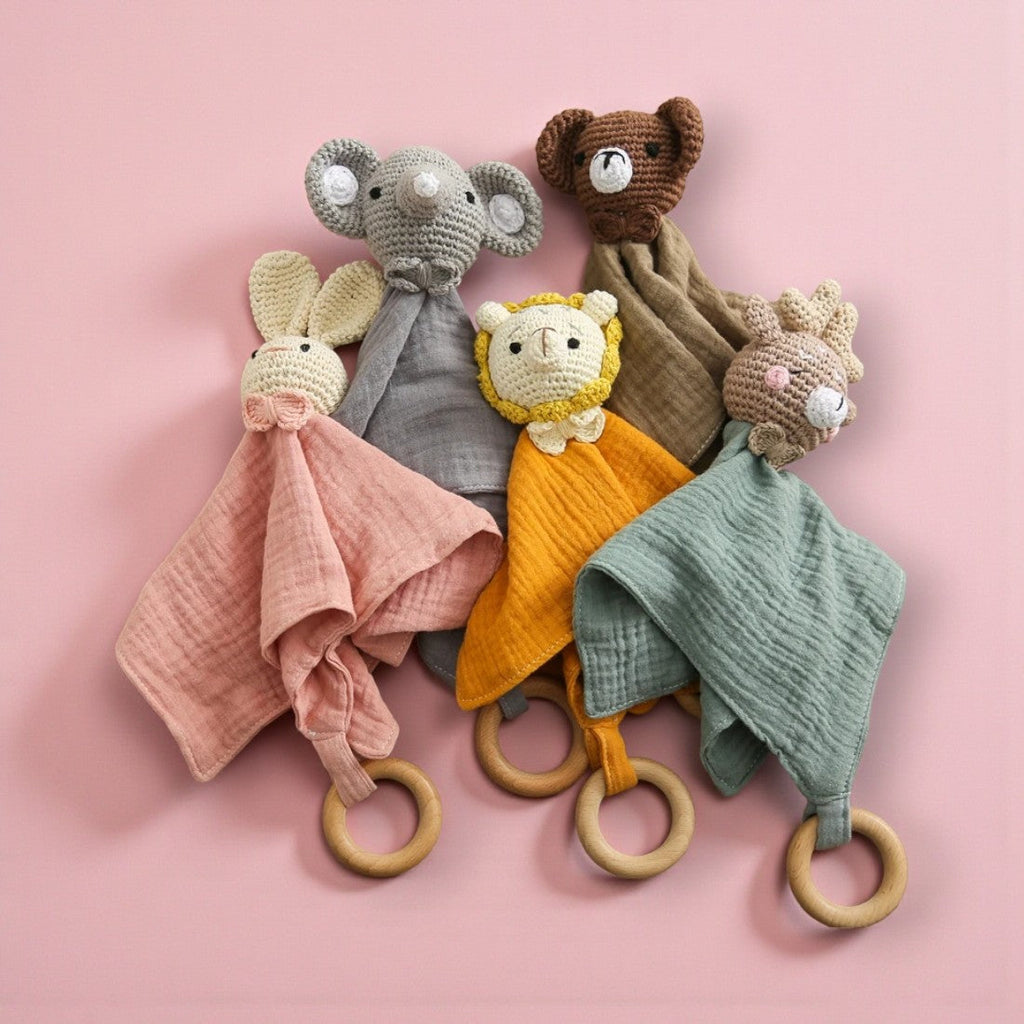 Peluche doudou plat tête lapin crochetée pour bébé