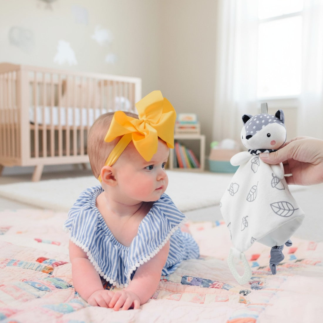Doudou plat renard gris motifs feuilles pour bébé