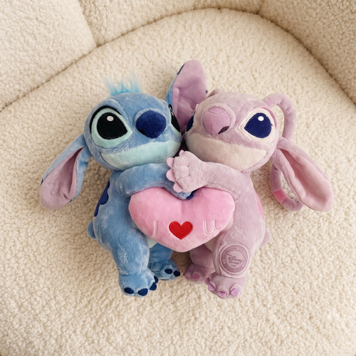 Angel en Stitch – verliefd knuffelduo