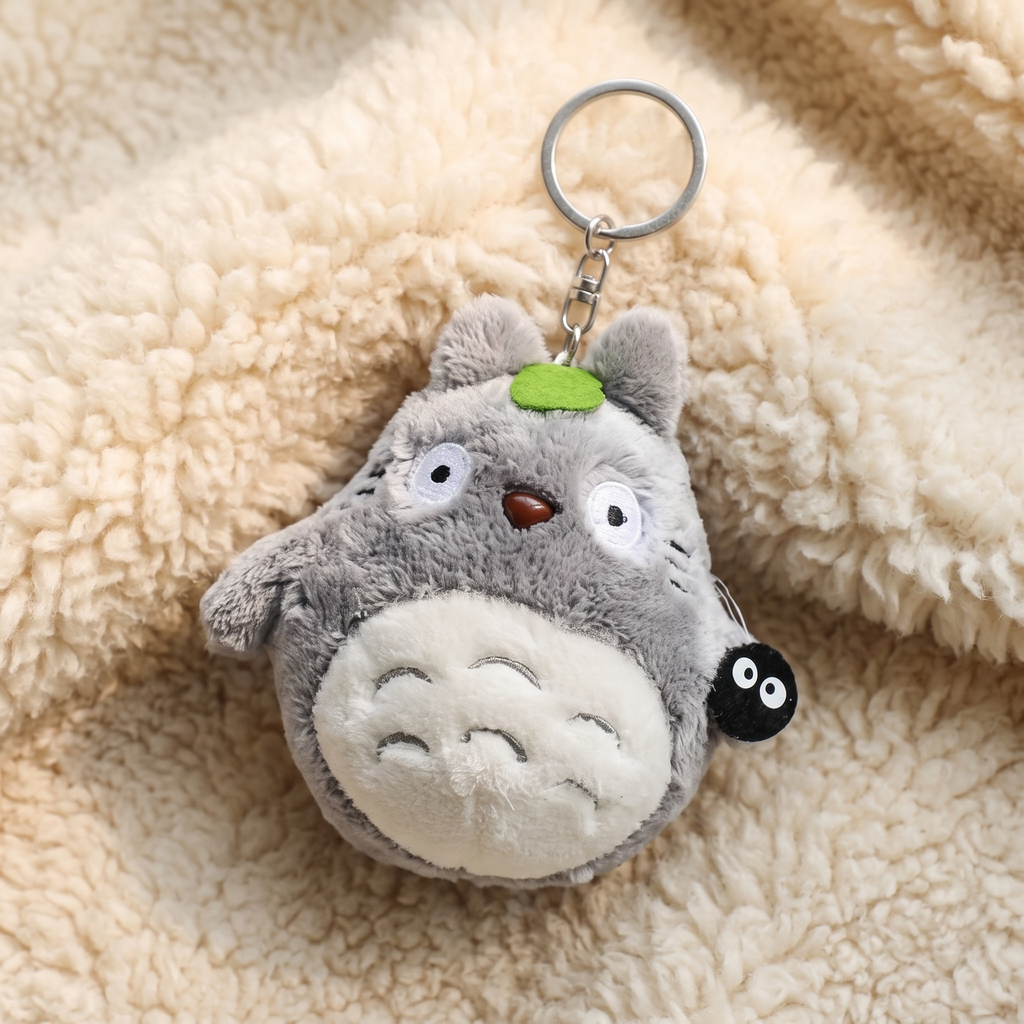 Porte Clés Totoro Gris avec Feuille Verte
